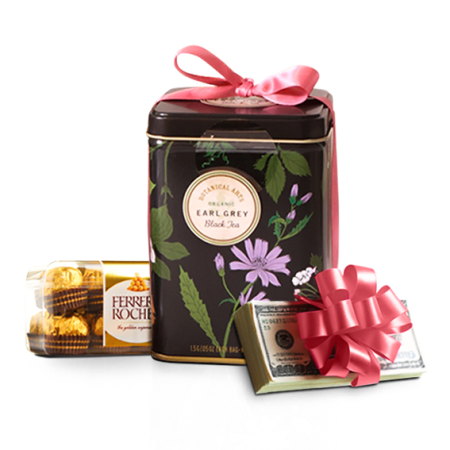 Lari mit Tee und Schokolade