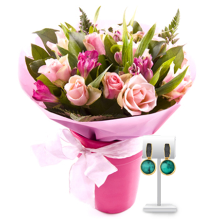 Smaragd Ohrringe und Blüten