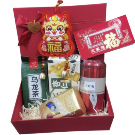 Sammlung von Tee und Leckereien zum Mondneujahr