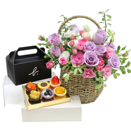 Obstkuchen und Blumen