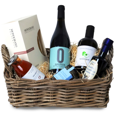 Alkoholfreier Wein und italienische Snacks